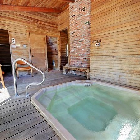Idle A While Motel Twisp Екстериор снимка