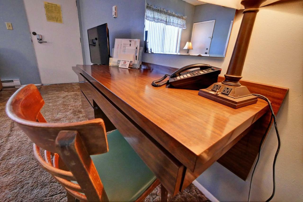 Idle A While Motel Twisp Екстериор снимка