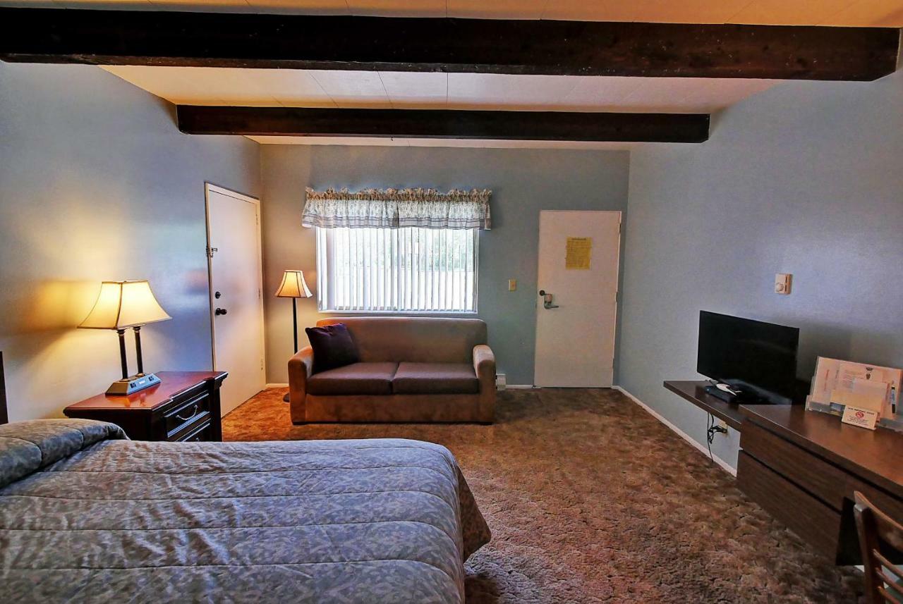 Idle A While Motel Twisp Екстериор снимка